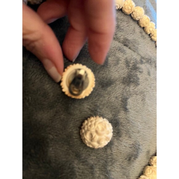 Vintage 1940’s- 50’s Hand carved Necklace & Earrings Cream color - Picture 7 of 11